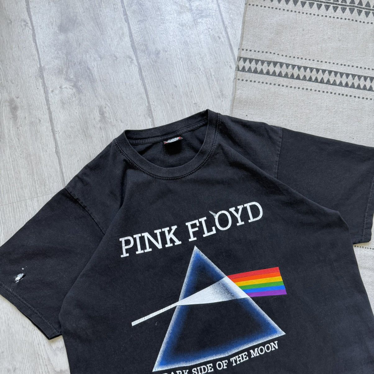Pink Floyd Vintage 90s Faded Pink Floyd tee Rock Band T-shirt Size US L / EU 52-54 / 3 - 3 Thumbnail