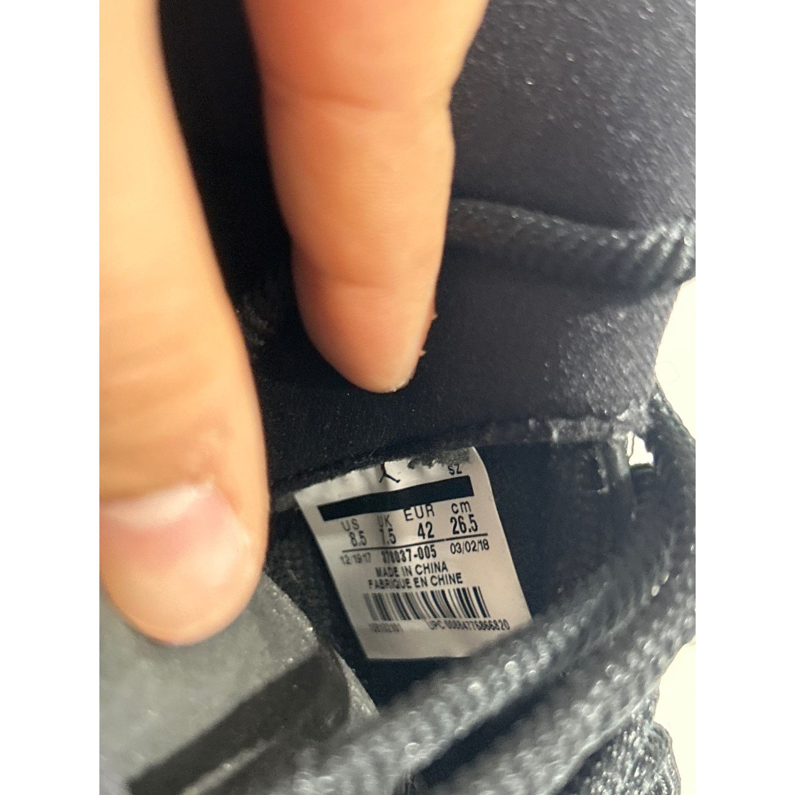 Nike JORDAN 11 RETRO 'CAP AND GOWN' SIZE 8.5 PREOWNED Size US 8.5 / EU 41-42 - 5 Thumbnail