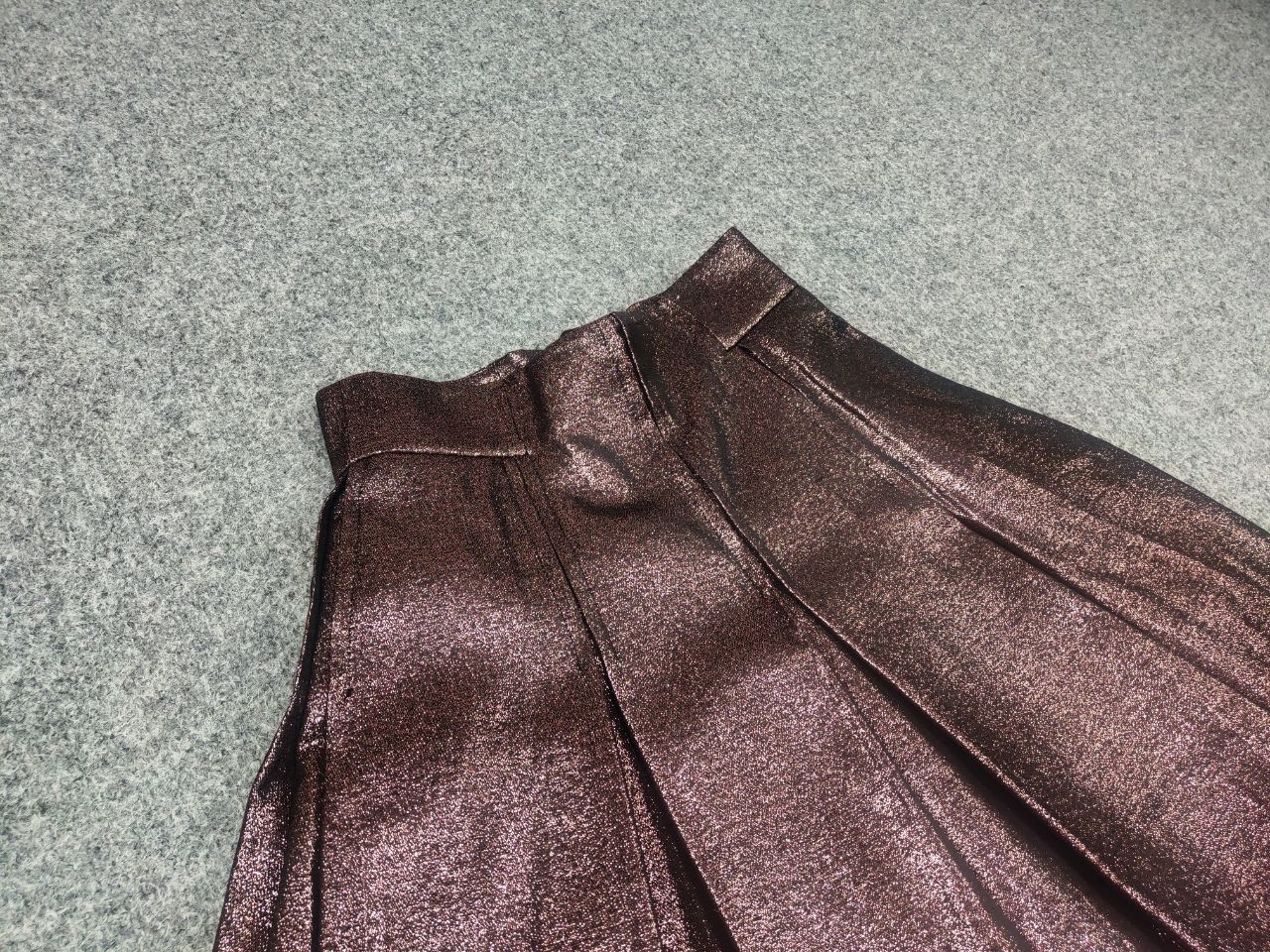 Akris Akris Punto Pleated Bronze Iridescent Lamé Bell Skirt Knee Size 27" / US 4 / IT 40 - 5 Thumbnail