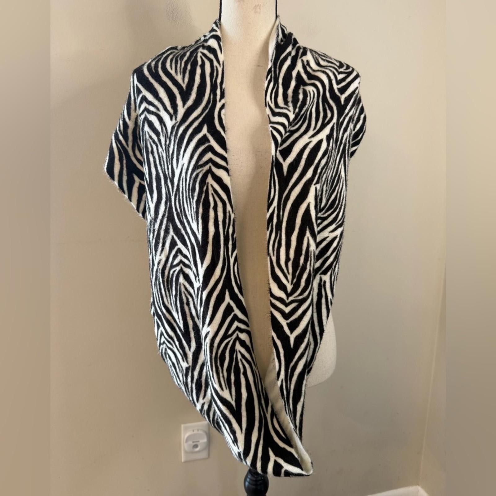 Other Cejon zebra striped black & white plush infinity scarf OS Size ONE SIZE - 1 Thumbnail