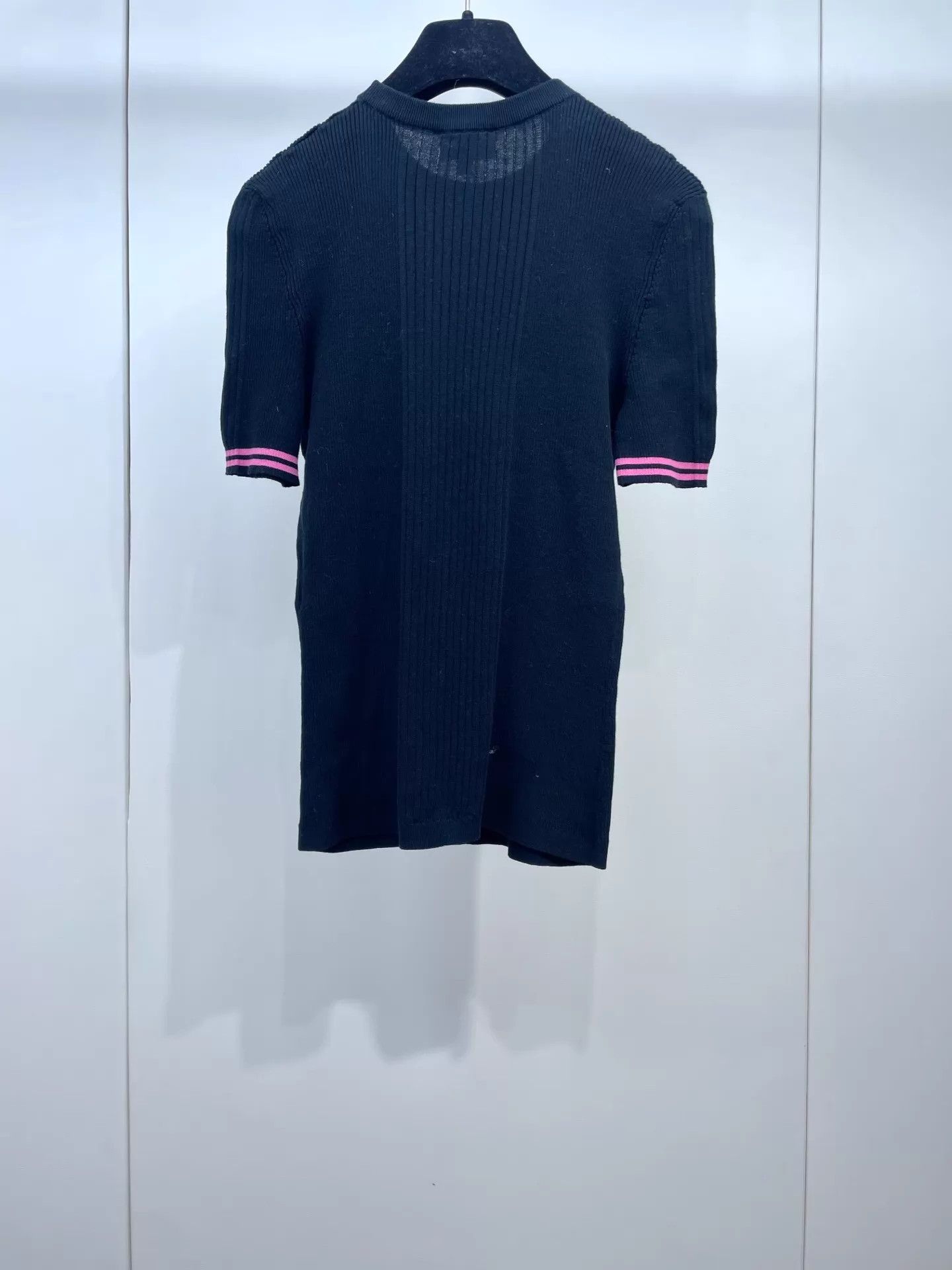Chanel Chanel 25C Fish Motif Knit Short Sleeve 38 (99 New, Tags) Size S / US 4 / IT 40 - 2 Thumbnail