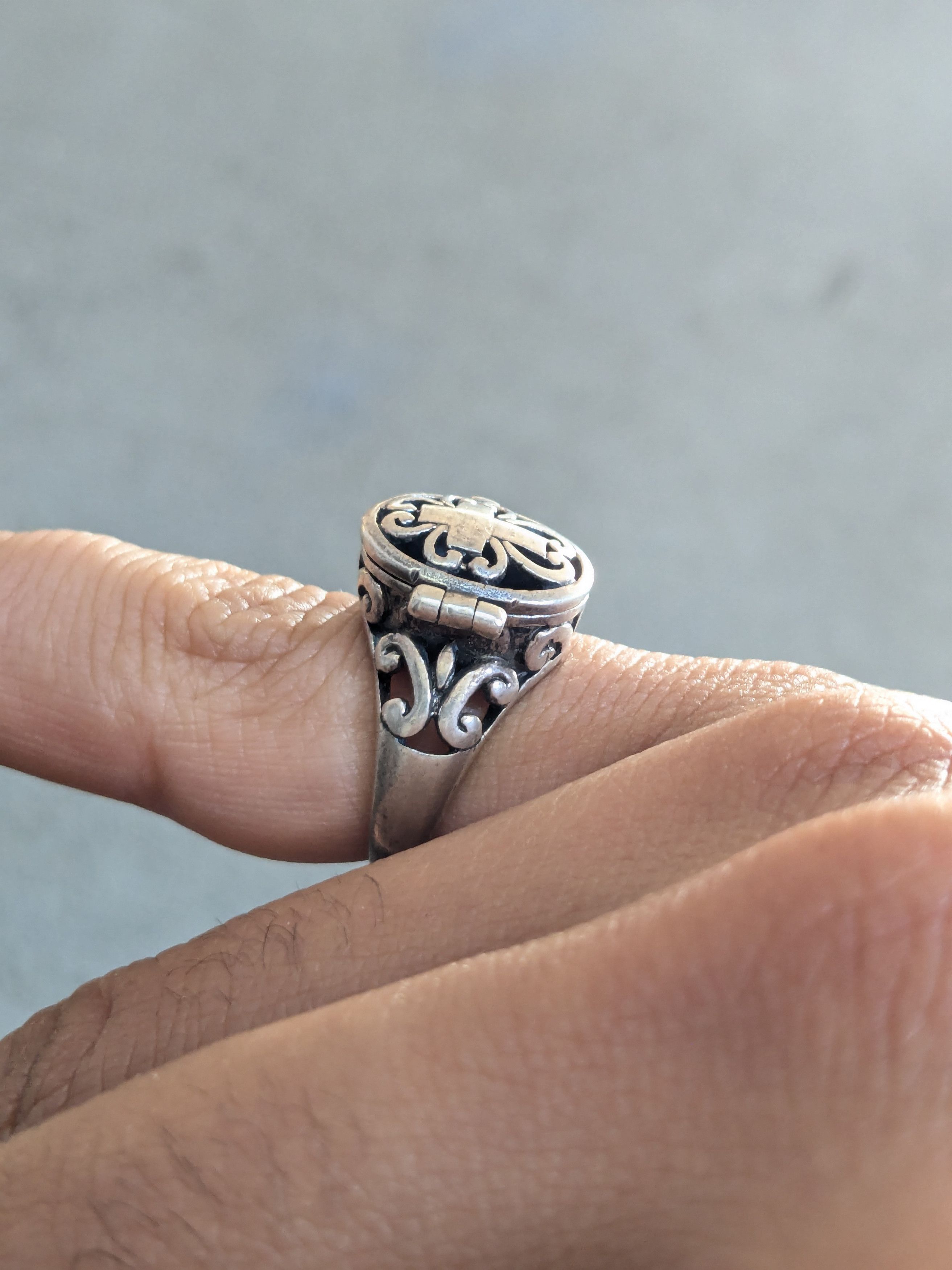 Jewelry × Sterling Silver Sterling Silver Poison Ring 5.75 Cross Size ONE SIZE - 10 Thumbnail