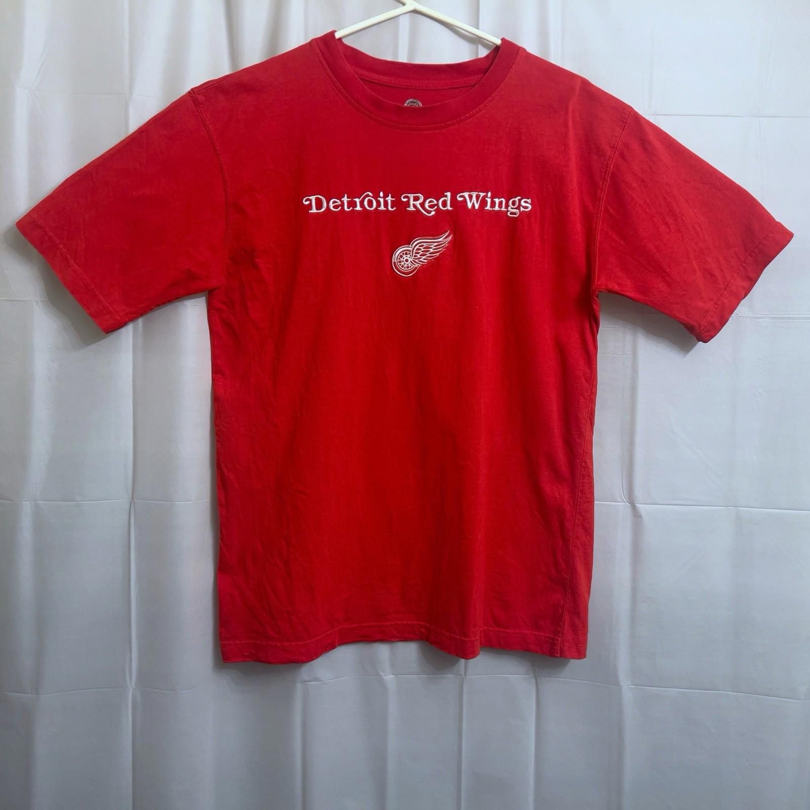 Designer NHL Detroit Red Wings Embroidered T-Shirt Men's Medium M Red Size ONE SIZE - 1 Thumbnail