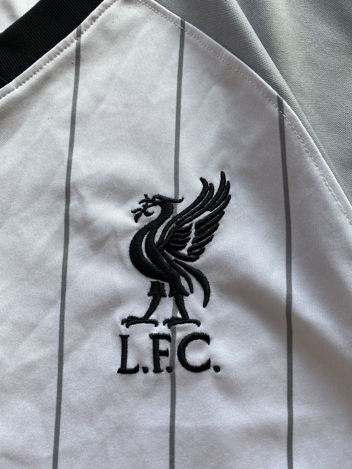 Nike × Vintage Rare Nike Liverpool FC Stadium Air Max White Soccer Jersey Size US M / EU 48-50 / 2 - 7 Thumbnail