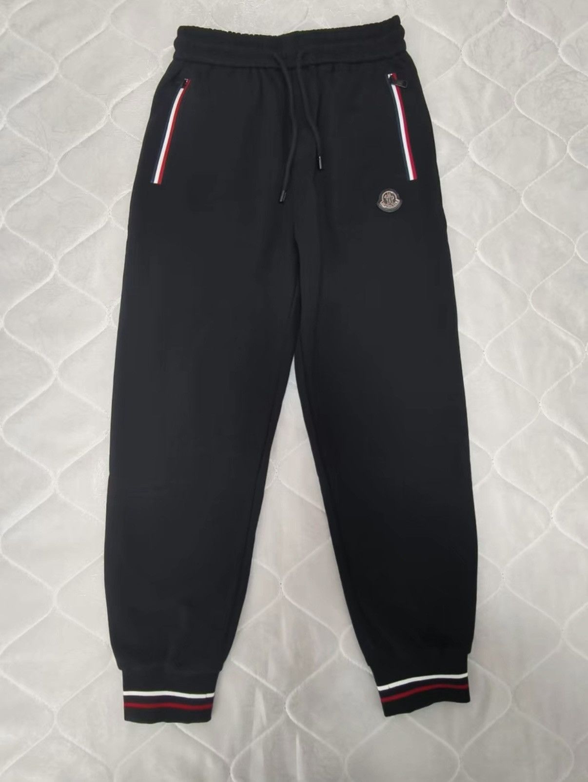 Moncler Authentic Moncler felt patch sweatpants Size US 32 / EU 48 - 1 Thumbnail
