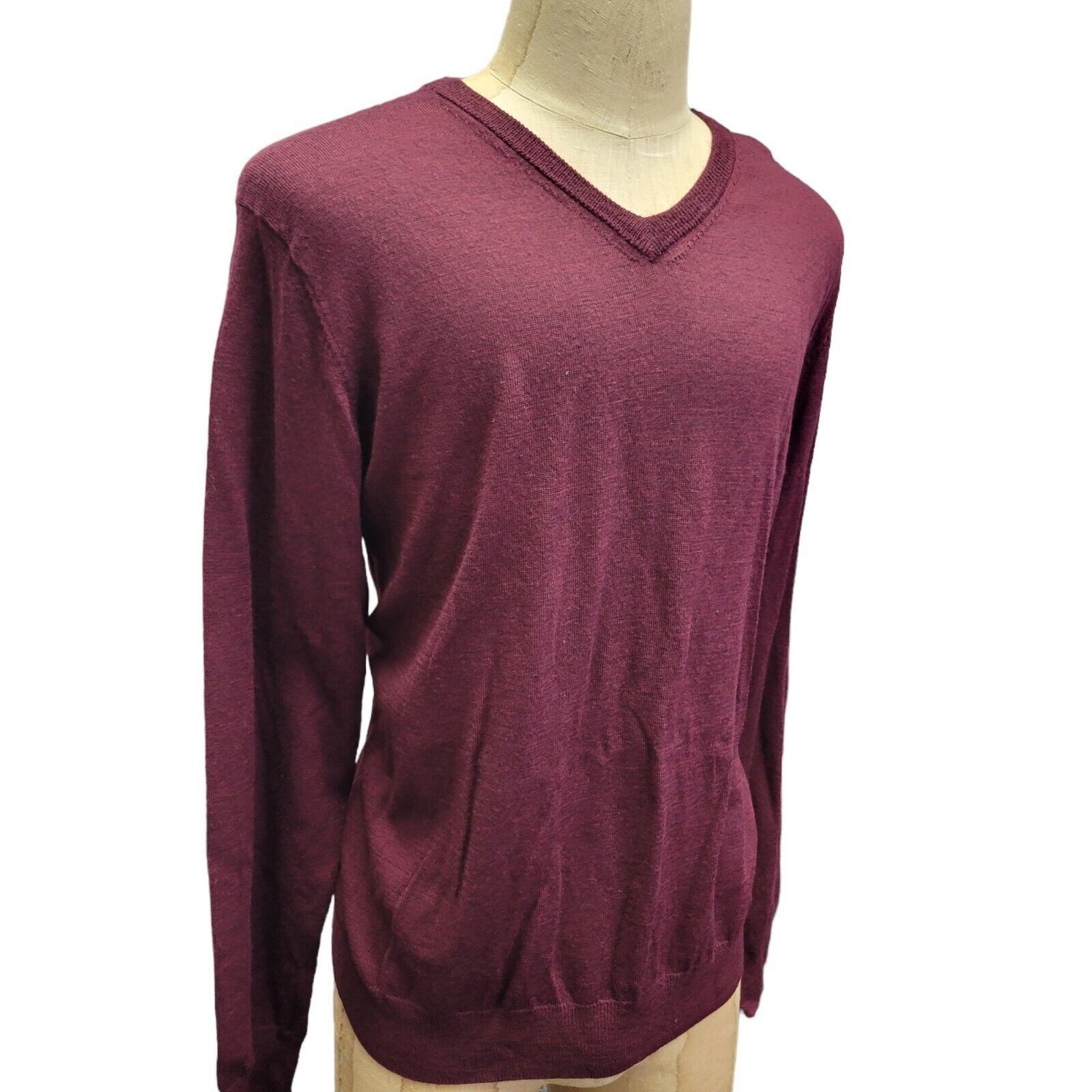 Bloomingdale's Men's Bloomingdale's 100% Merino Wool V-neck Sweater. Size Size US XXL / EU 58 / 5 - 3 Thumbnail