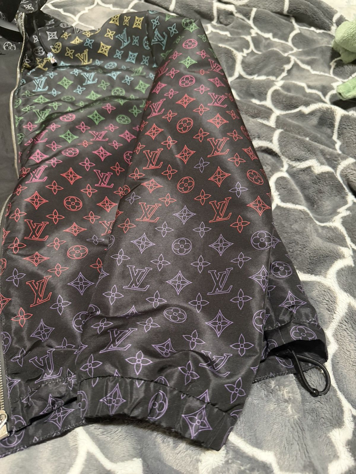 Louis Vuitton Louis Vuitton Monogram Flowers Gradient Printed Windbreaker Size US L / EU 52-54 / 3 - 2 Thumbnail