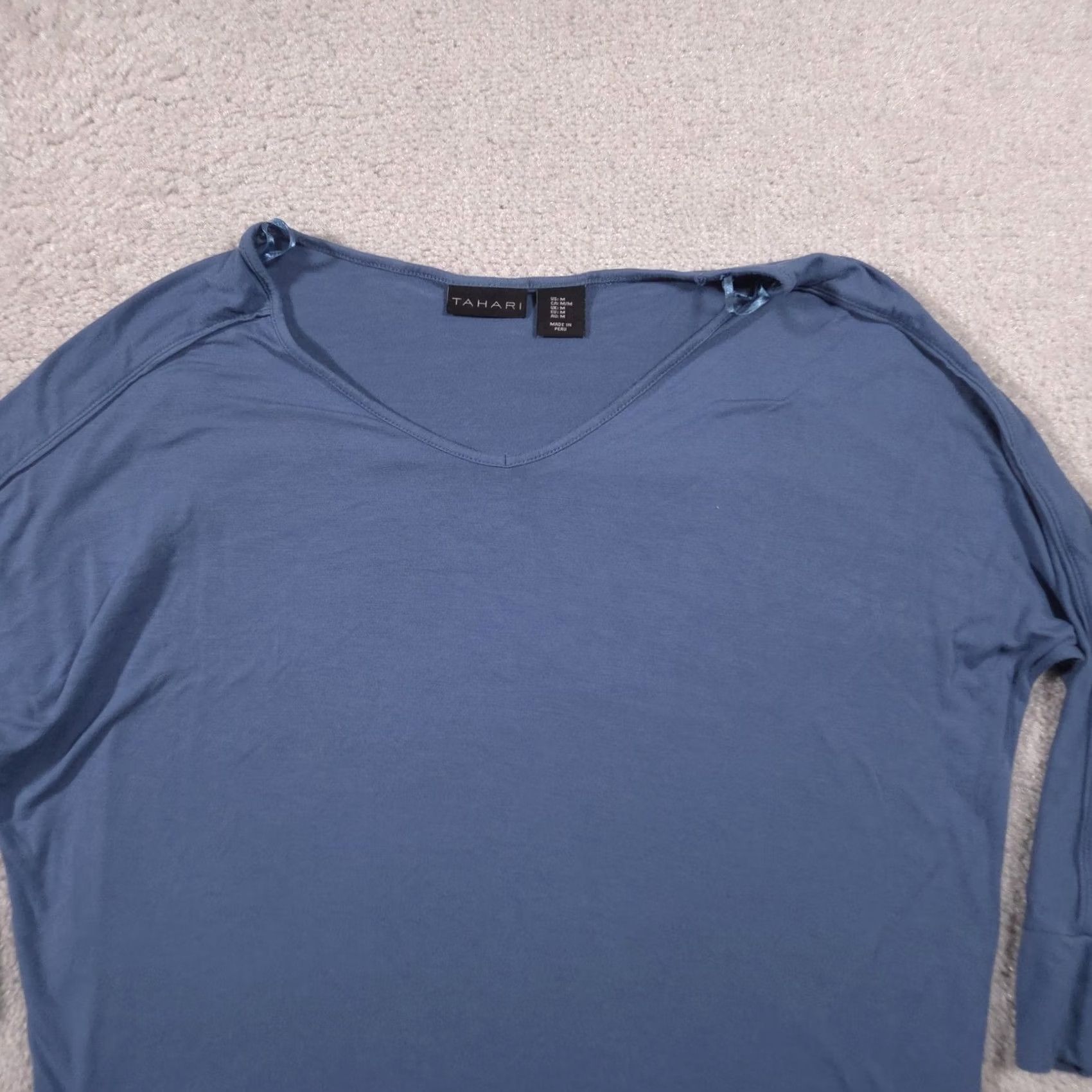 Vintage Tahari Shirt Womens M Blue V Neck 3/4 Sleeve Jersey Lightweight Relaxed Top Size M / US 6-8 / IT 42-44 - 2 Thumbnail