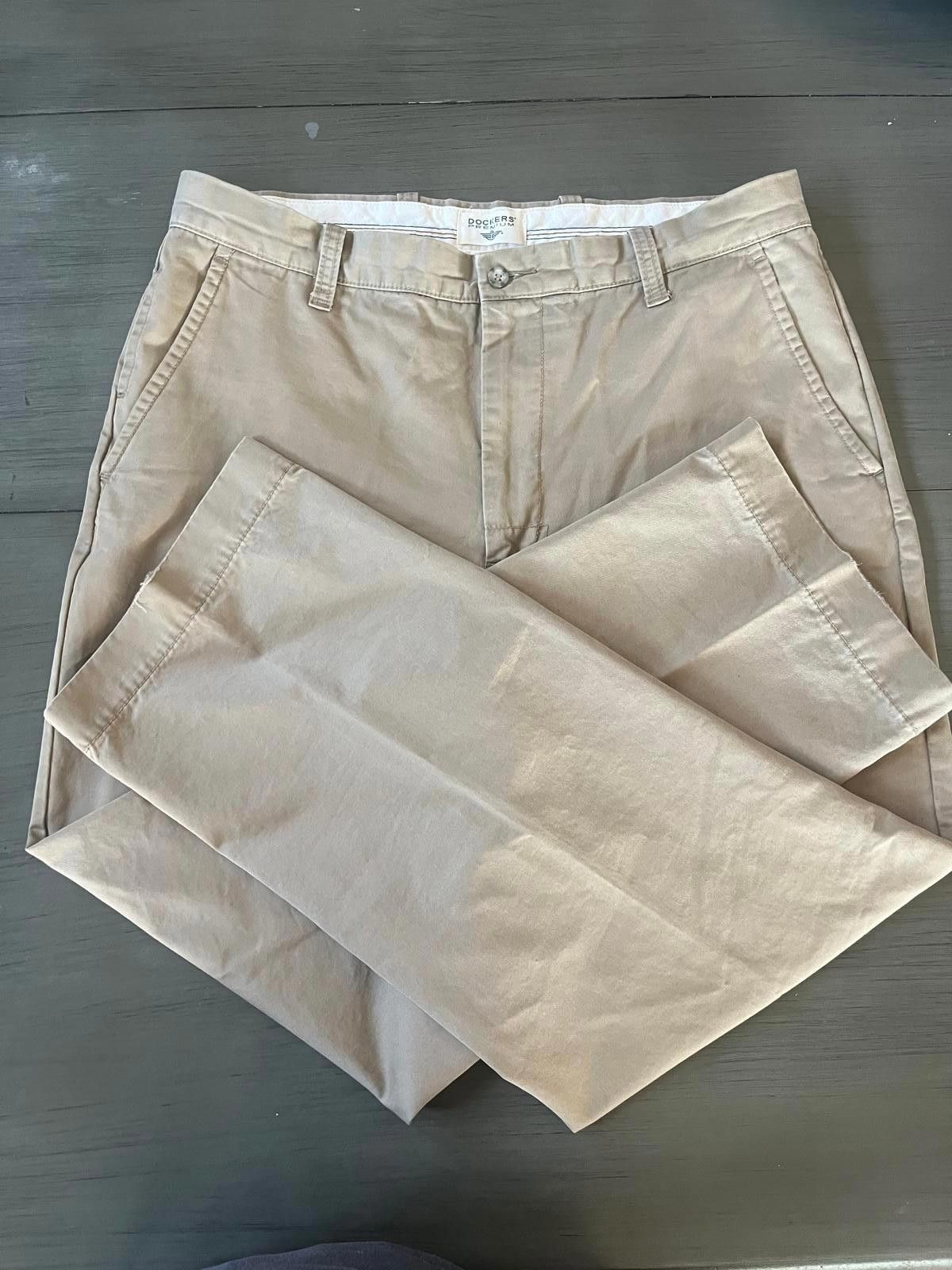 Dockers Dockers Mens Loose Fit Khaki Pants Flat Front Straight 36x32 Size US 36 / EU 52 - 1 Thumbnail