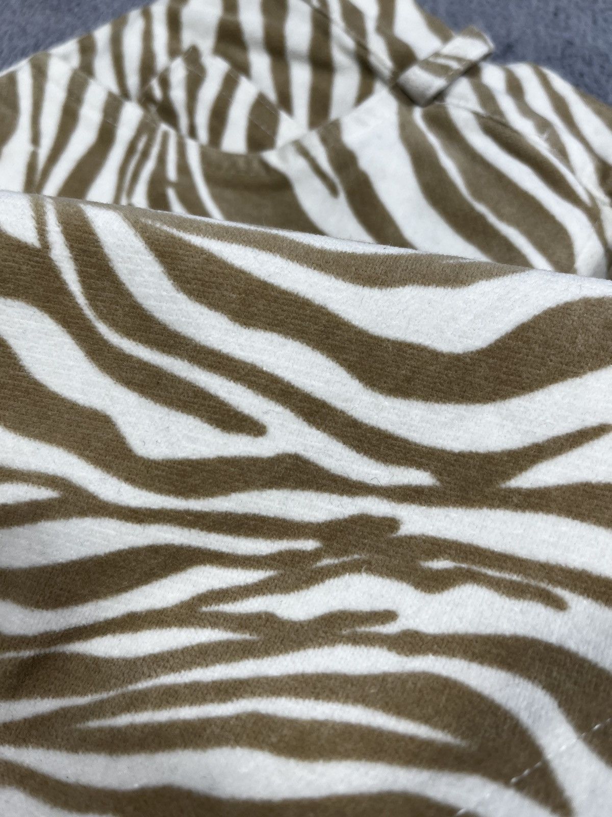 Blumarine Vintage Y2K style blumarine zebra mini skirt size 44 Size 25" / US 0 / IT 36 - 8 Thumbnail