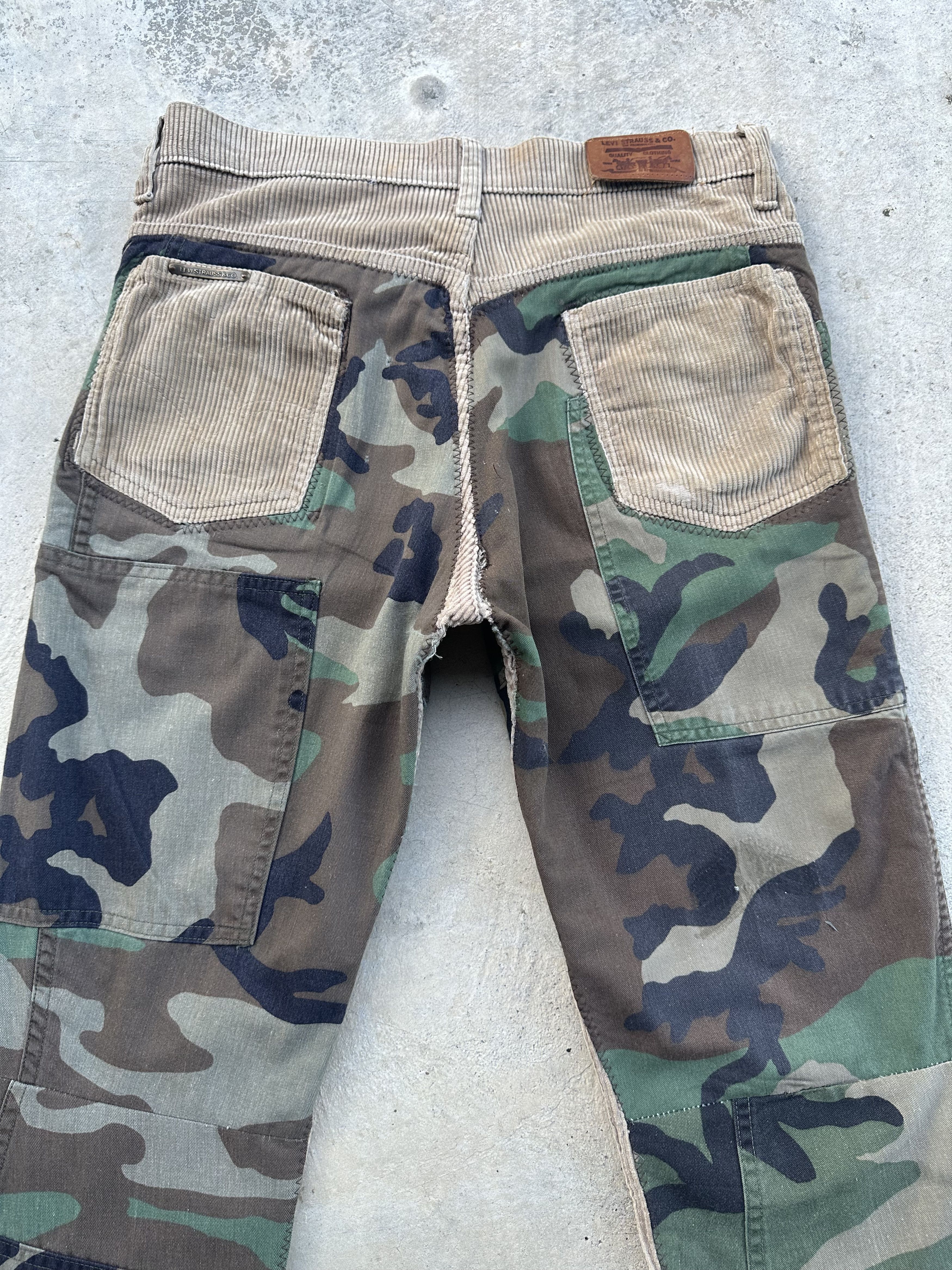 Levi's Vintage Levis 80s No 10 Reconstructed Woodland Camo Curduroy Size US 29 - 8 Thumbnail