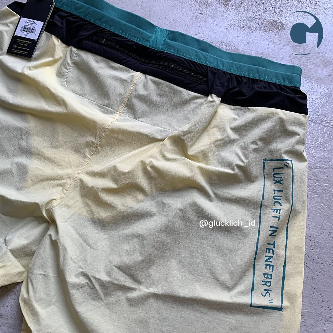 Roark Roark, Run Amok x Jean Michel Basquiat Alta 5” Short Size US 34 / EU 50 - 8 Thumbnail