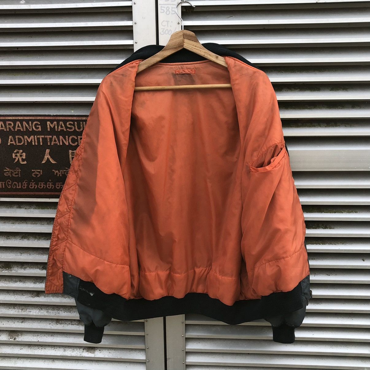 Vintage Vintage Uniqlo Sun Faded Ma-1 Bomber Jacket Size US XL / EU 56 / 4 - 6 Thumbnail