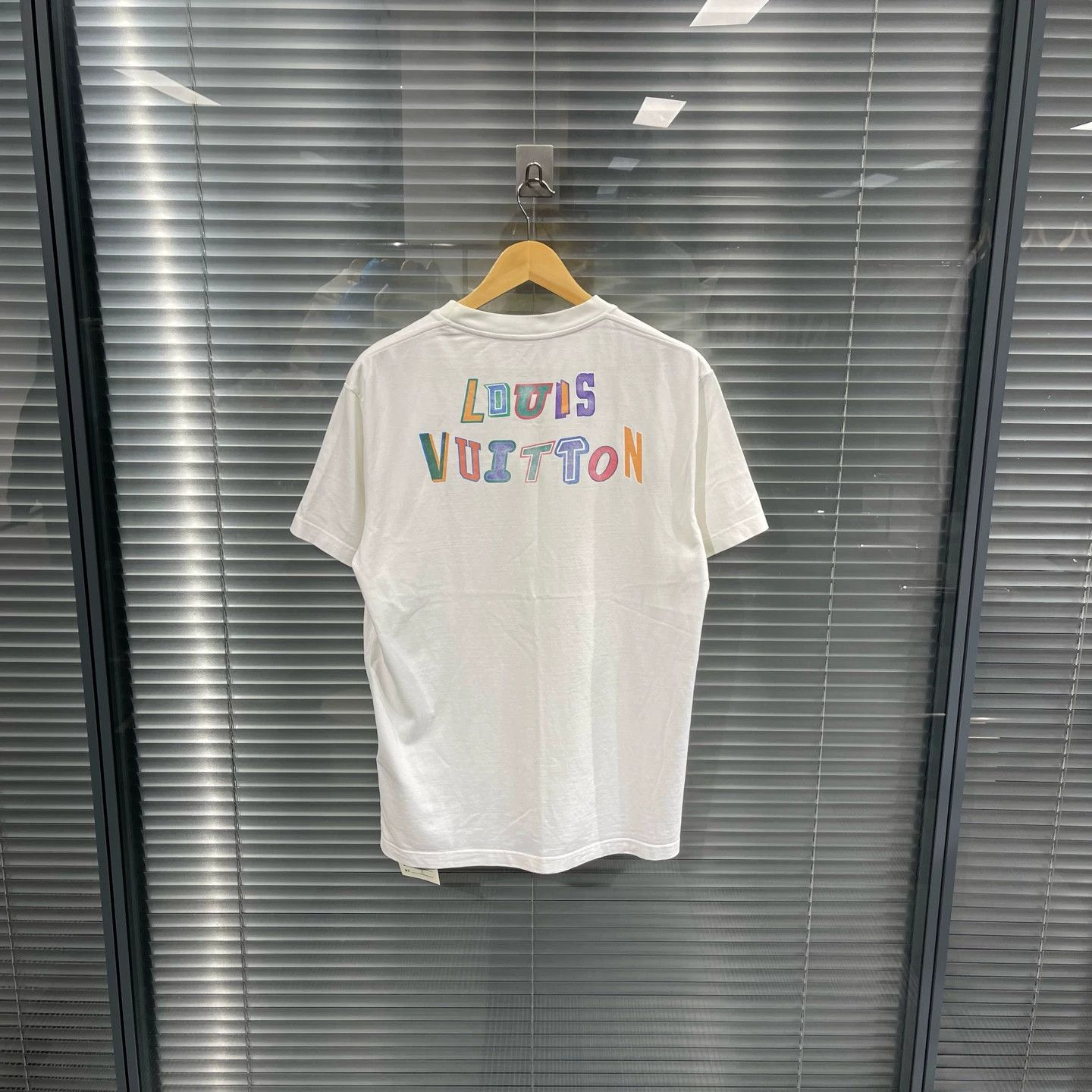 Louis Vuitton LV x NBA Letter Print M Tee 95 New Back Flaw Size US M / EU 48-50 / 2 - 2 Thumbnail