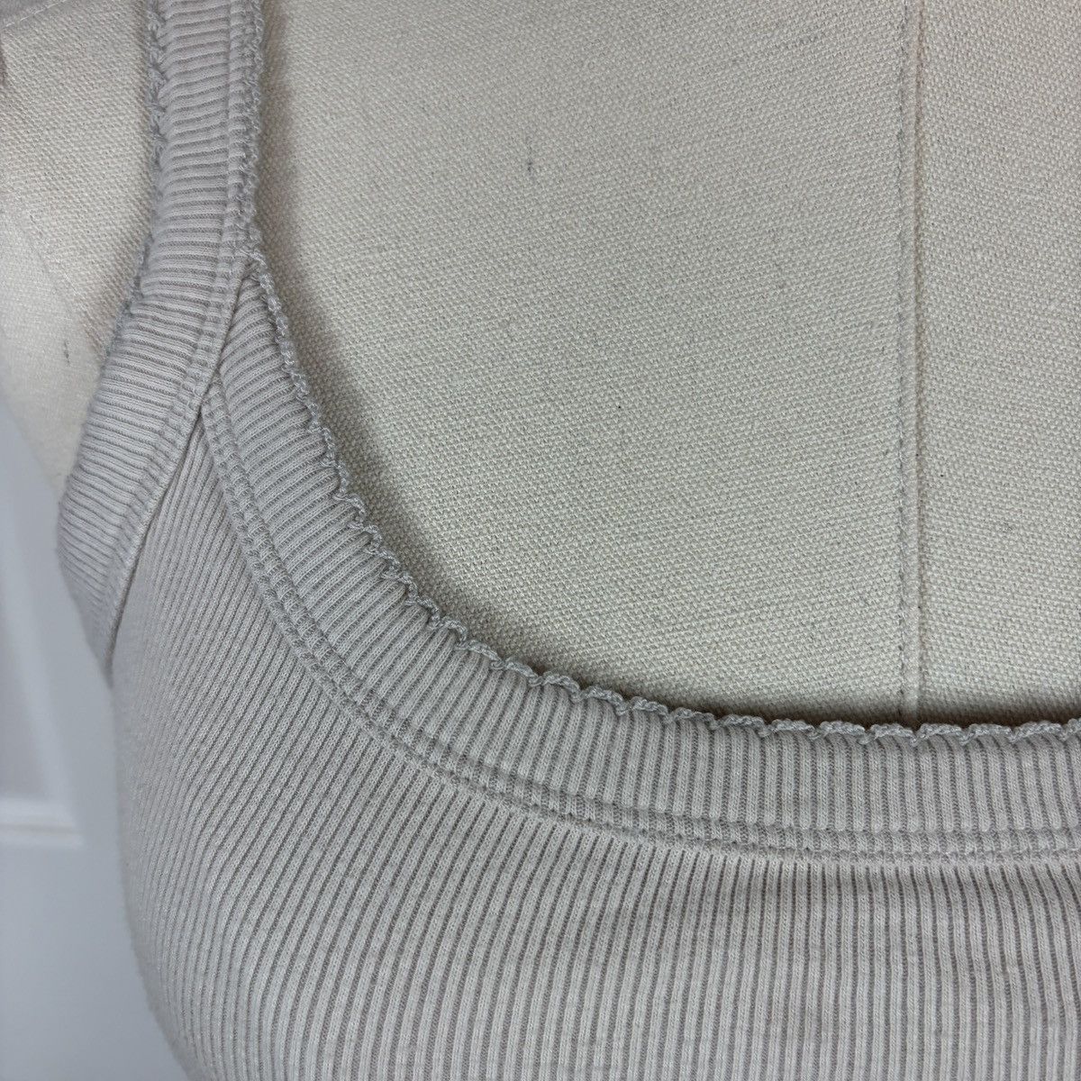 Old Navy Old navy beige ribbed tank top Size S / US 4 / IT 40 - 2 Thumbnail