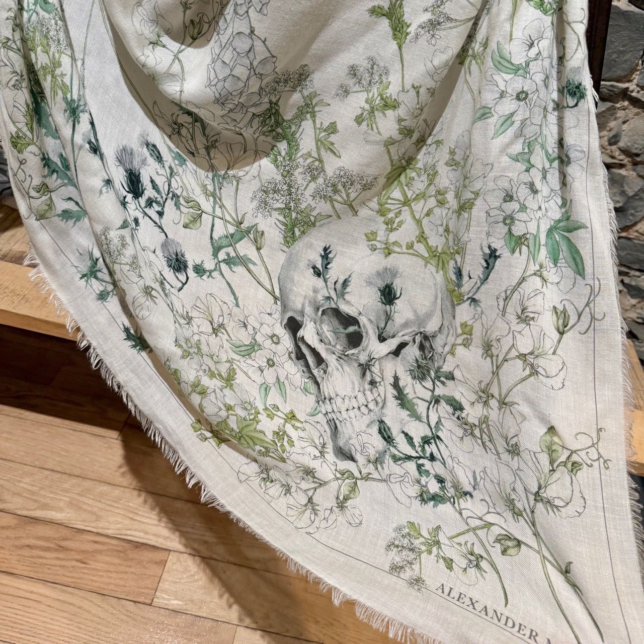 Alexander McQueen Alexander McQueen Ivory Green Floral Lily Skull Stole Scarf Size ONE SIZE - 3 Thumbnail