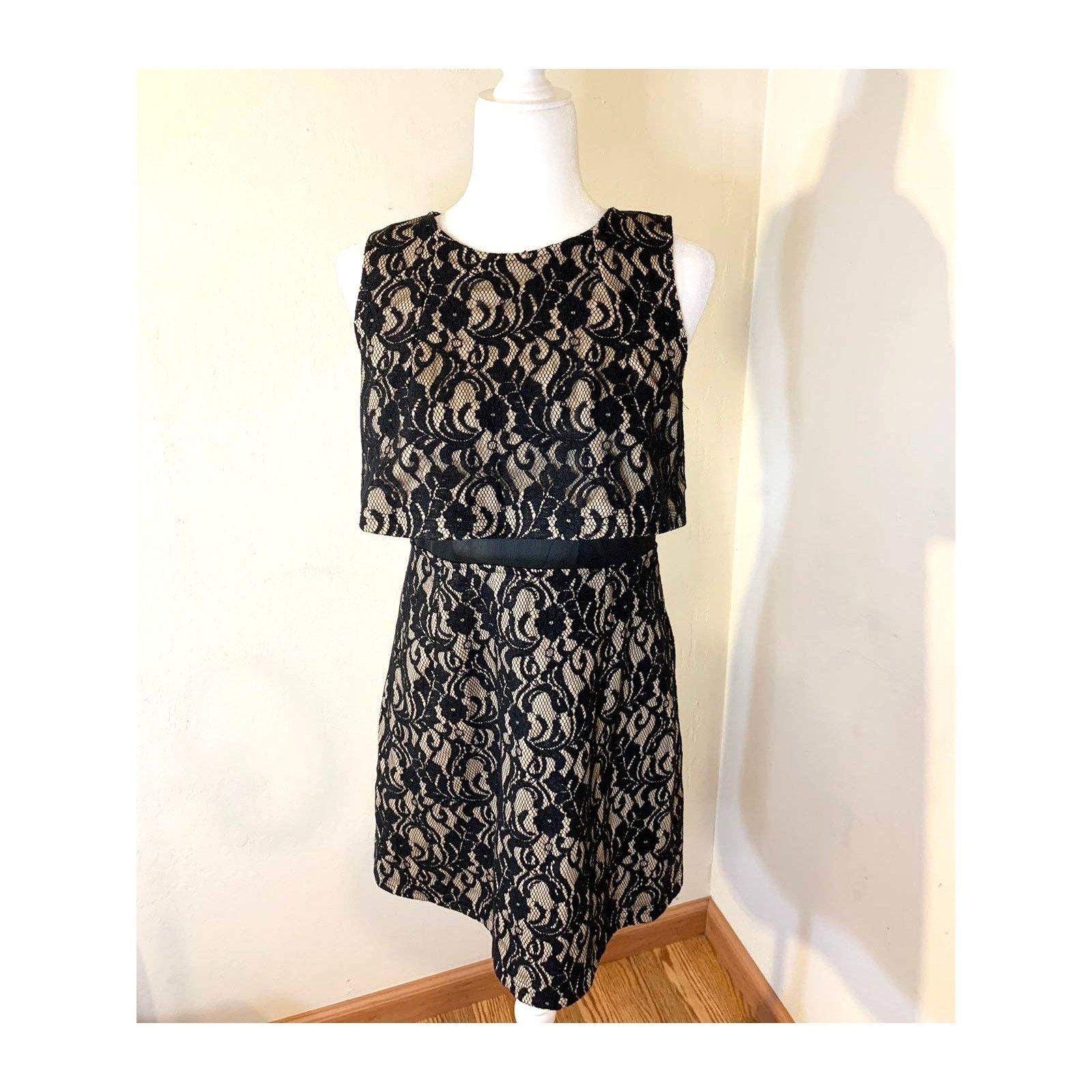 Forever 21 Womens Lace Sheer Midriff Sleeve Dress Black Size L Size L / US 10 / IT 46 - 1 Thumbnail