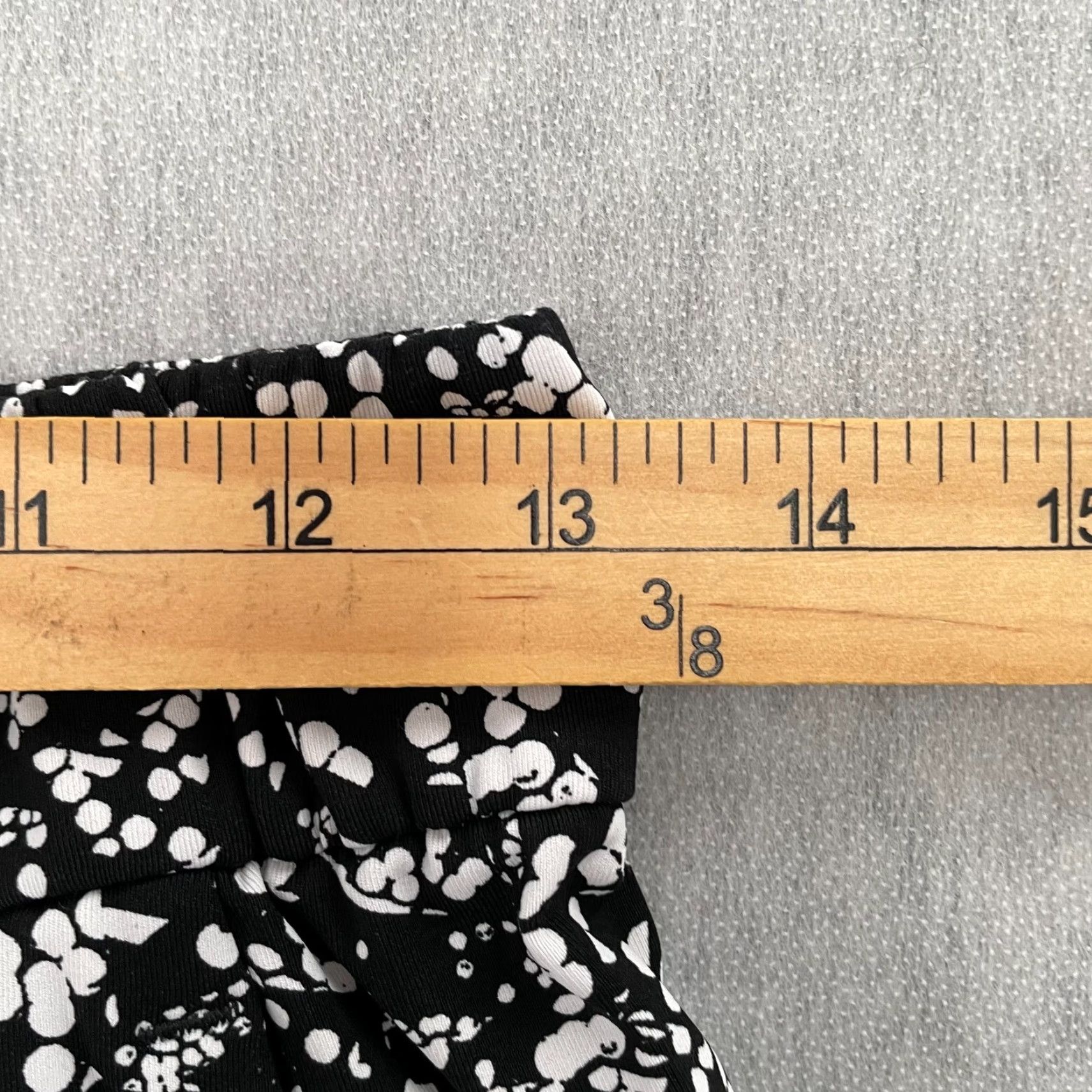 Lululemon Lululemon Shorts Women 4 Black Floral Drawstring Pockets Stretch Logo Activewear Gym Running Womens Size 27" / US 4 / IT 40 - 7 Thumbnail