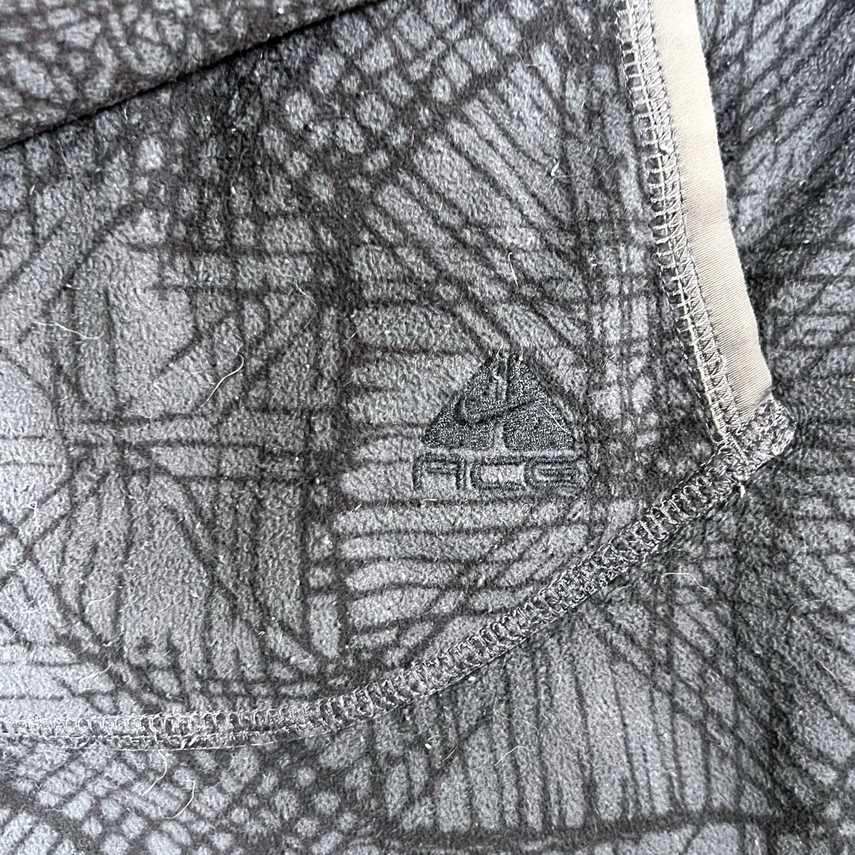 Nike ACG VINTAGE Womens Nike ACG Jacket Black/Gray Geometric Print Reversible Size M Size M / US 6-8 / IT 42-44 - 2 Thumbnail