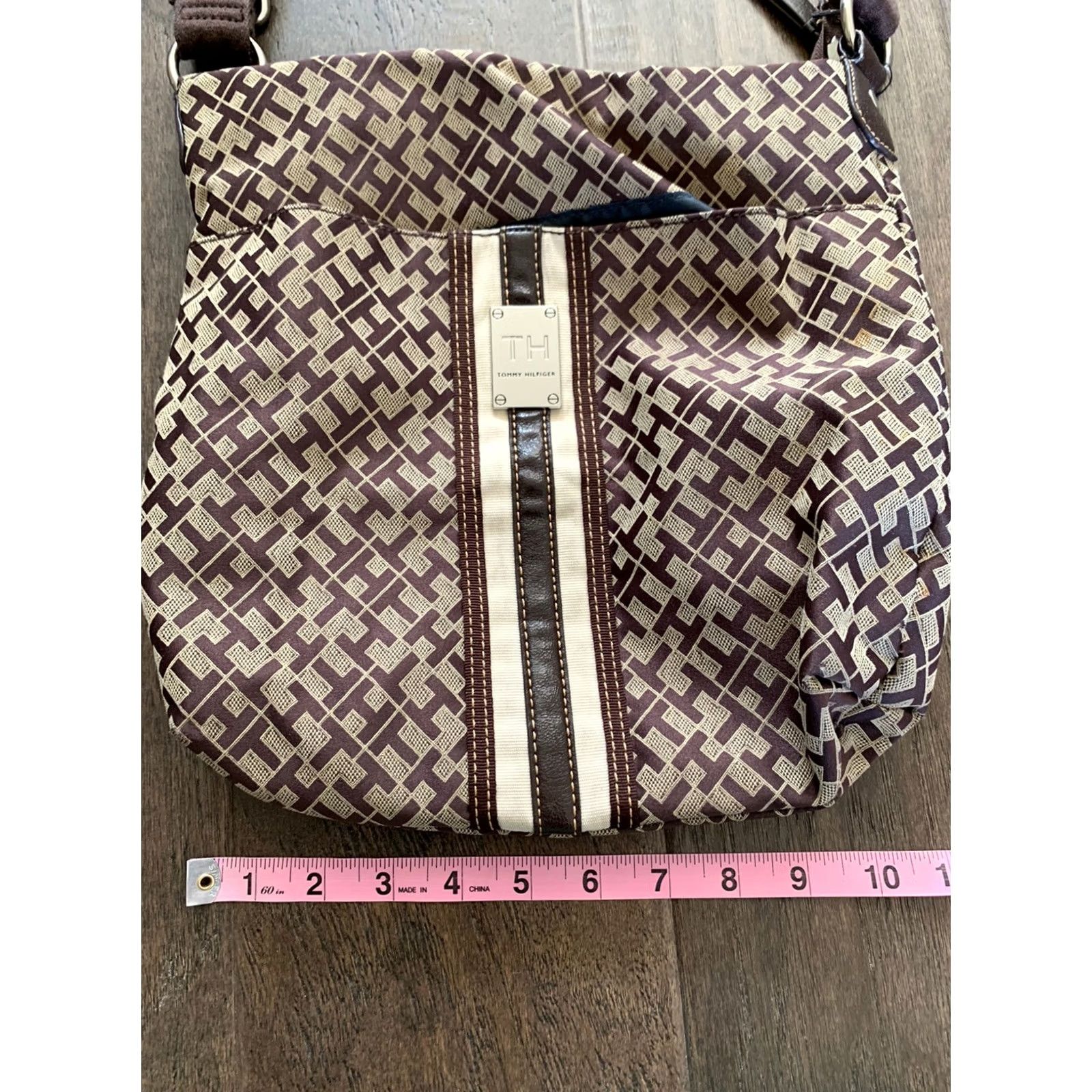 Tommy Hilfiger Tommy Hilfiger All Over Logo Crossbody Purse Brown Tan Adjustable Strap Cross-Body Purse Women Size ONE SIZE - 3 Thumbnail