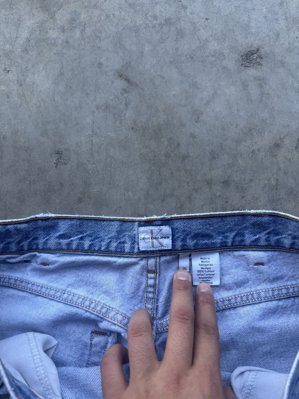 Calvin Klein Vintage Calvin Klein Distressed Ripped Denim 90s 36/32 Size US 36 / EU 52 - 5 Thumbnail