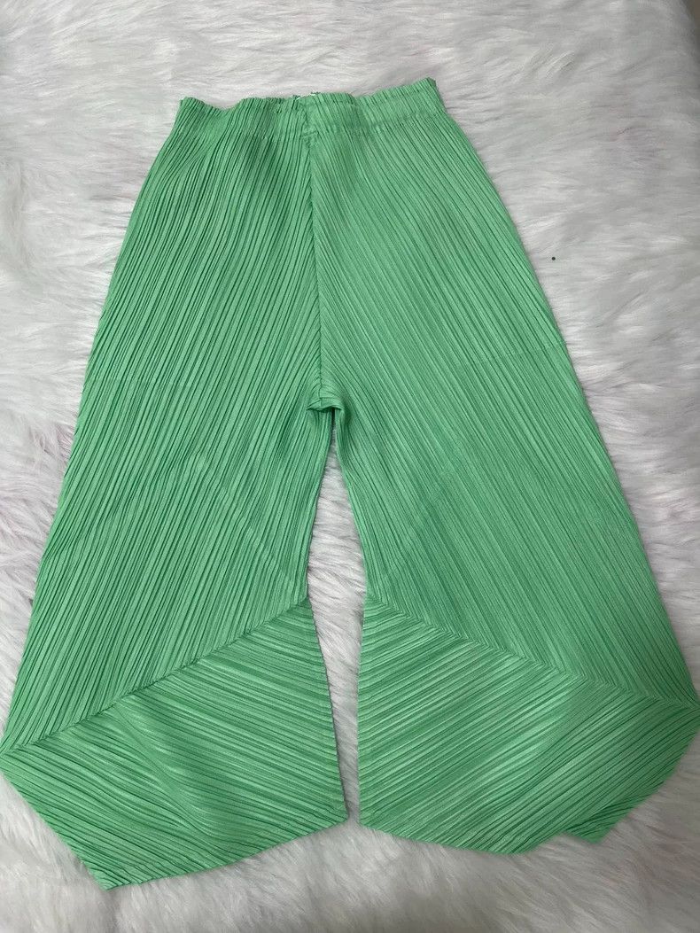 Issey Miyake Issey Miyake size:3 Green pleated trousers Size 22" - 1 Thumbnail