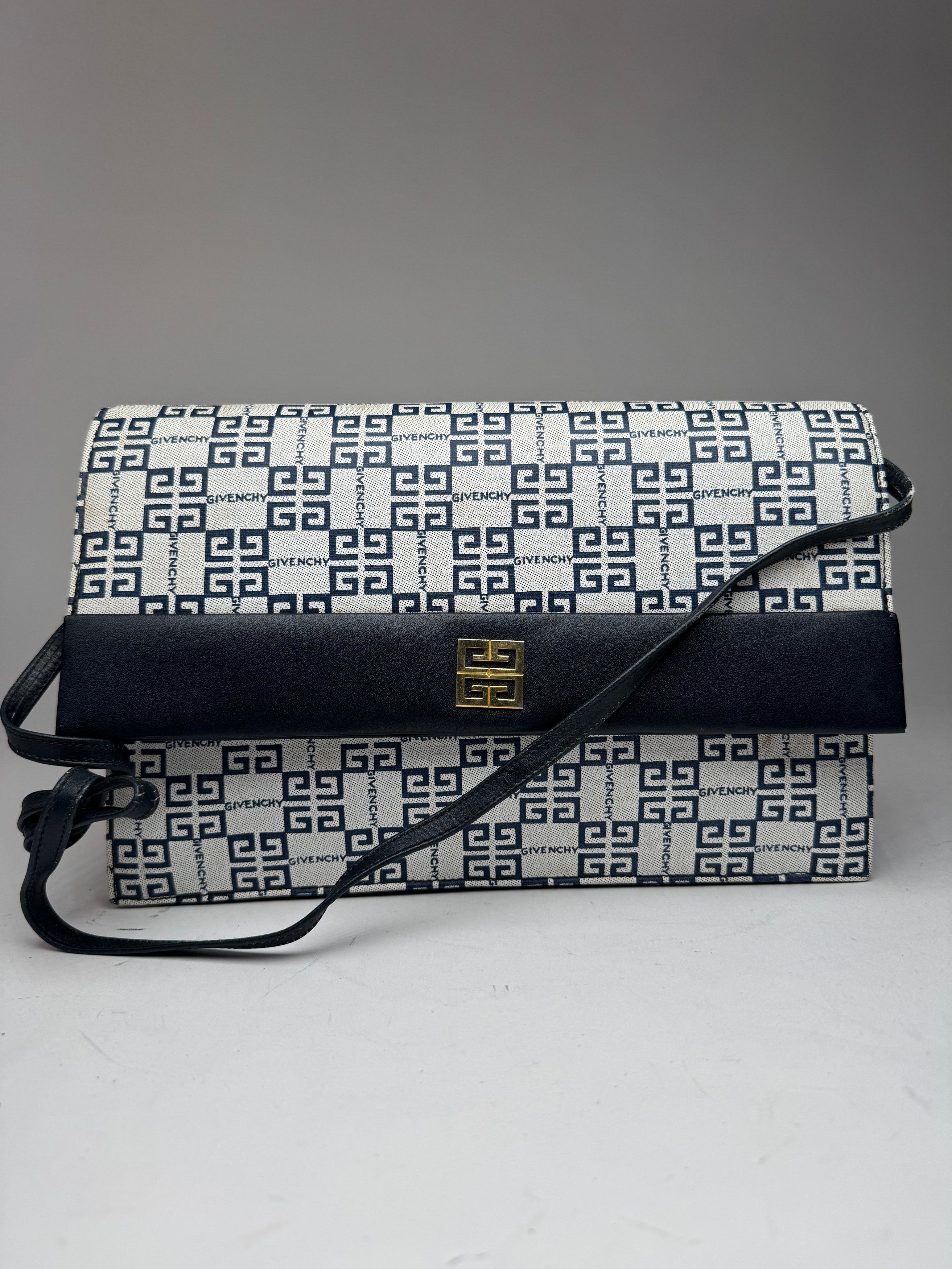 Givenchy Vintage 4G Monogramm Leather Bag White Navy Black Size ONE SIZE - 1 Thumbnail