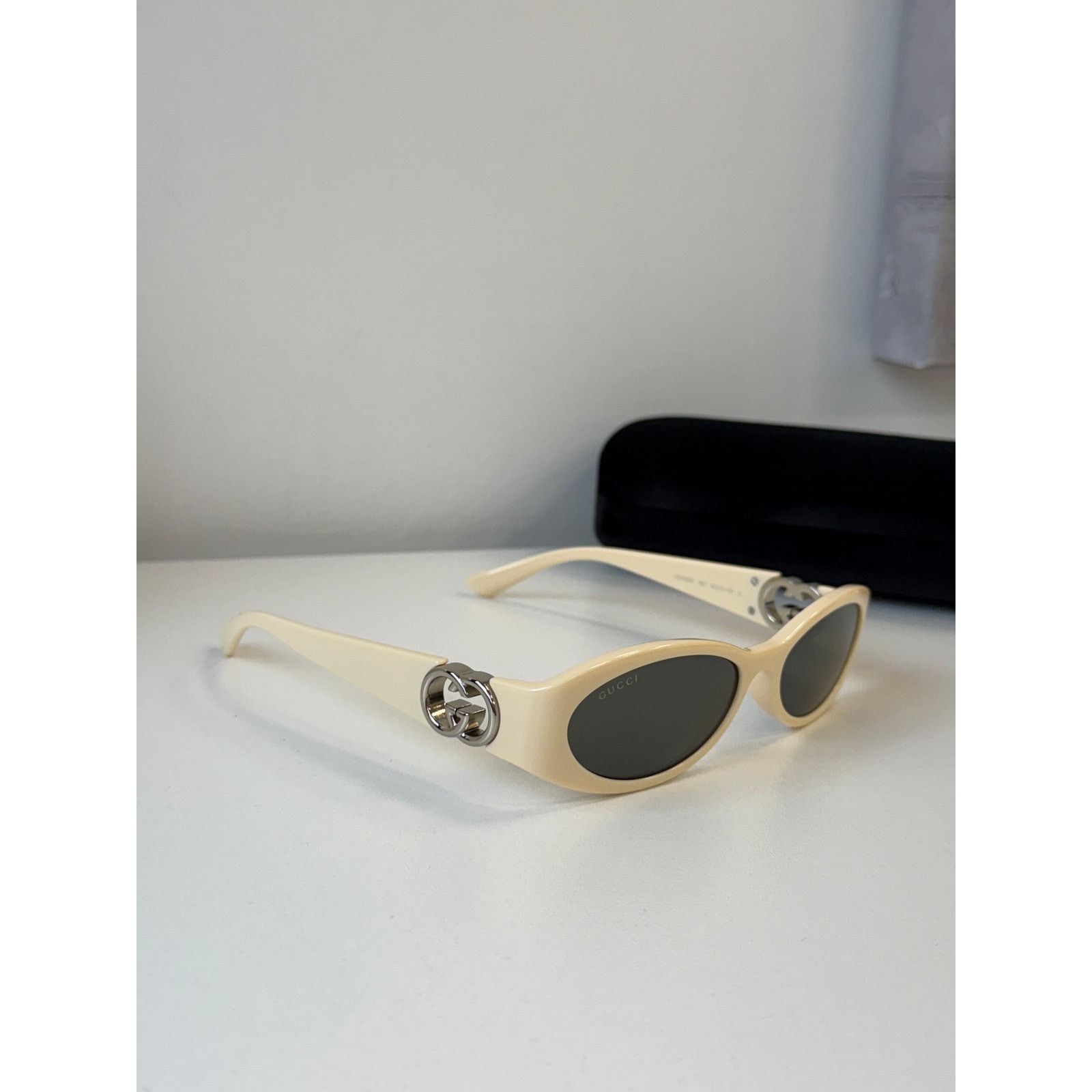 Gucci NEW Gucci GG1660S Ivory White Slim Oval Logo Sunglasses Size ONE SIZE - 6 Thumbnail