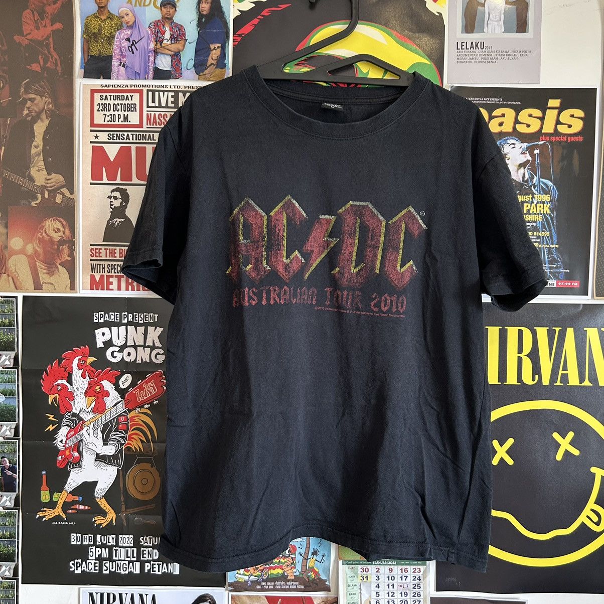 Band Tees AC/DC Australian Tour 2010 Band T-Shirt Size US M / EU 48-50 / 2 - 1 Thumbnail