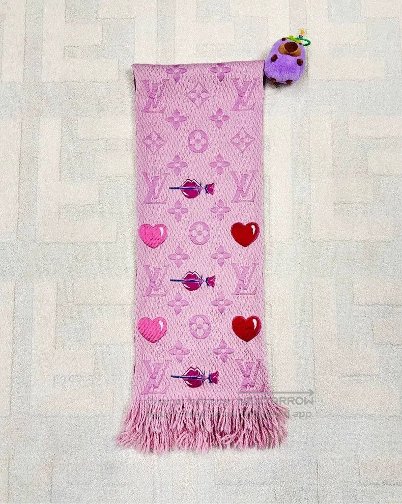 Louis Vuitton Louis Vuitton Pink love presbyopia full print scarf Size ONE SIZE - 2 Thumbnail