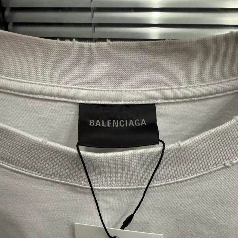 Balenciaga Balenciaga Inverted logo damage short sleeve Size US L / EU 52-54 / 3 - 2 Thumbnail