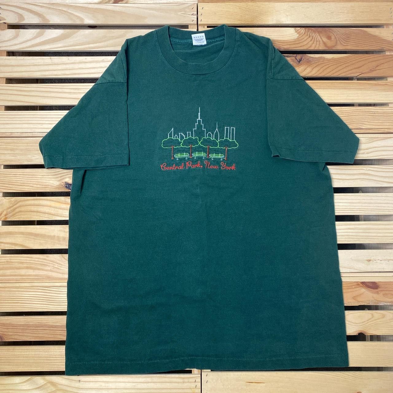 Fruit Of The Loom Vintage Central Park, NYC Green Embroidered Tee Size XL Size US XL / EU 56 / 4 - 1 Thumbnail