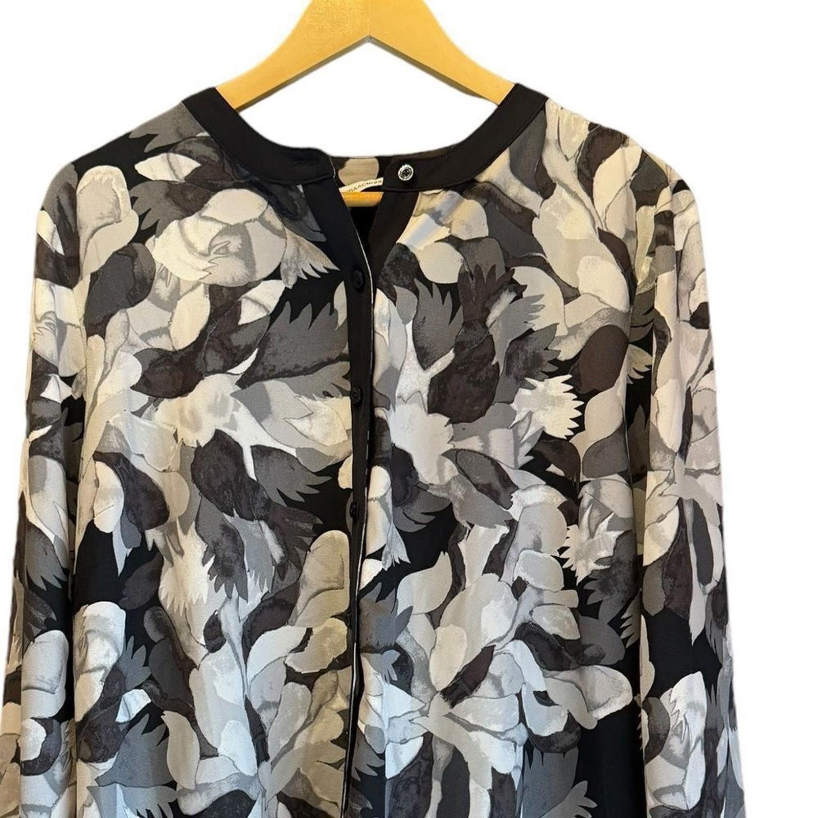 Isaac Mizrahi NWOT. Isaac Mizrahi Live Crêpe Blouse Pitch Black. Size 16. Size XXL / US 16-18 / IT 52-54 - 8 Thumbnail