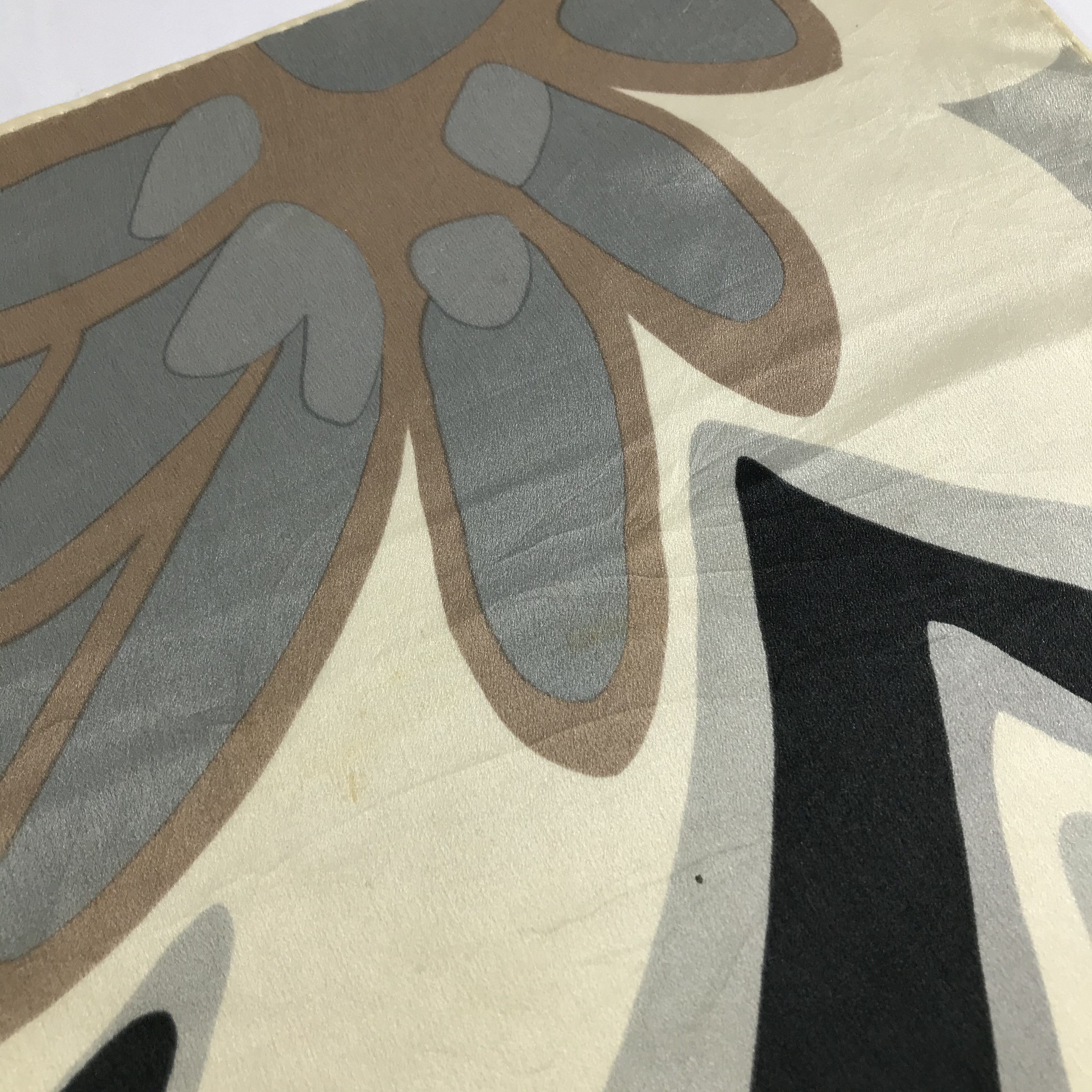 Vintage Abstract Design Silk Scarf M96 Size ONE SIZE - 4 Thumbnail