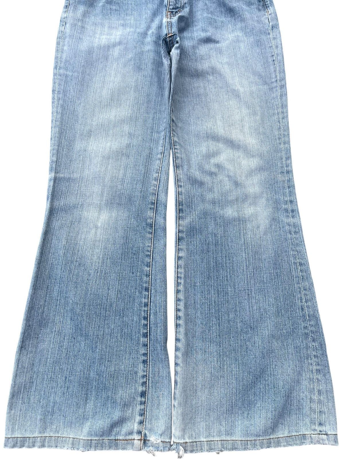 Japanese Brand × Jun Takahashi × Uniqlo Vintage Japanese Brand Light Blue Washed Super Flare Jeans Size US 29 - 5 Thumbnail