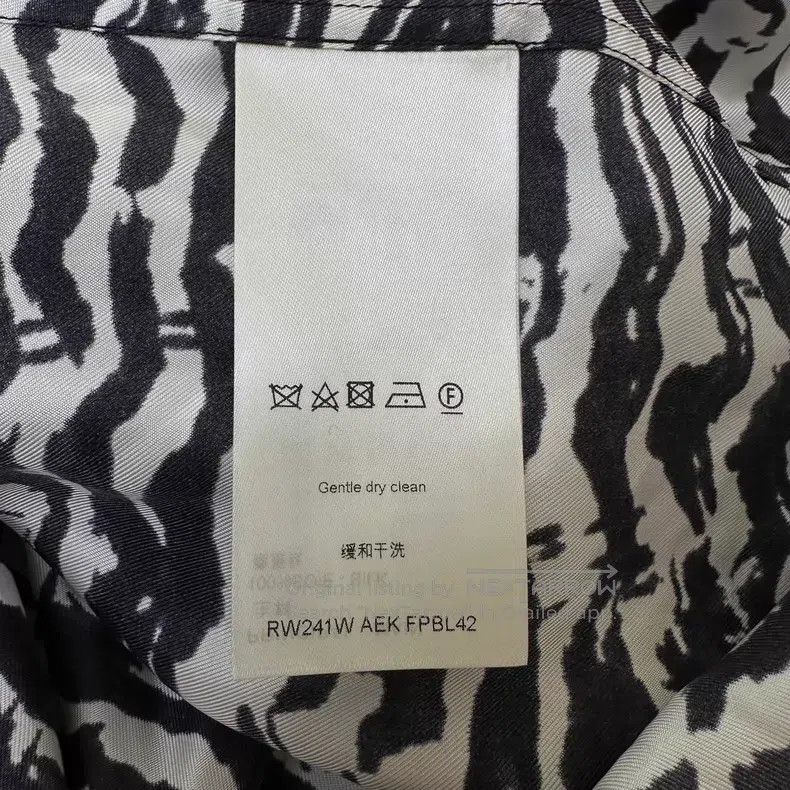 Louis Vuitton Louis Vuitton Black and white tiger stripe silk mulberry s Size XXS / US 00 / IT 34 - 8 Thumbnail
