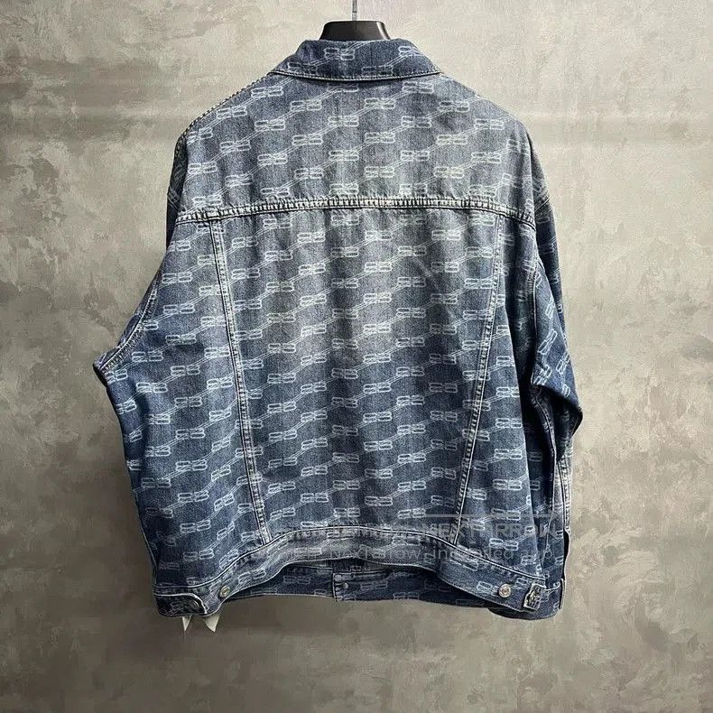 Balenciaga Balenciaga Blue Logo Denim Jacket. Size US S / EU 44-46 / 1 - 2 Thumbnail