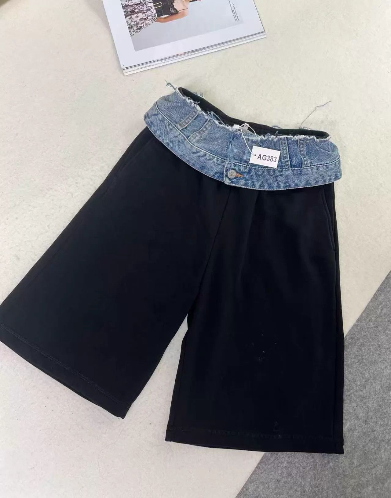 MM6 MM6 Maison Margiela color blocked short XXS Size 24" / US 00 / IT 34 - 1 Thumbnail