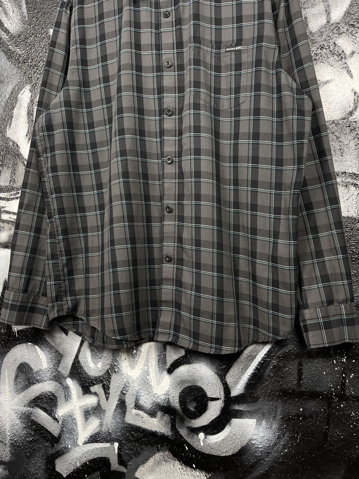 Oakley × Vintage Vintage Oakley Grey Plaid Shirt Men’s Size XL Size US XL / EU 56 / 4 - 4 Thumbnail