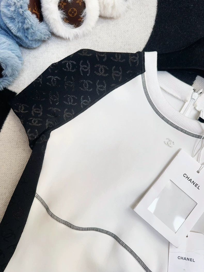 Chanel Chanel 24C early spring vacation black and white dark patt Size XXS / US 00 / IT 34 - 3 Thumbnail