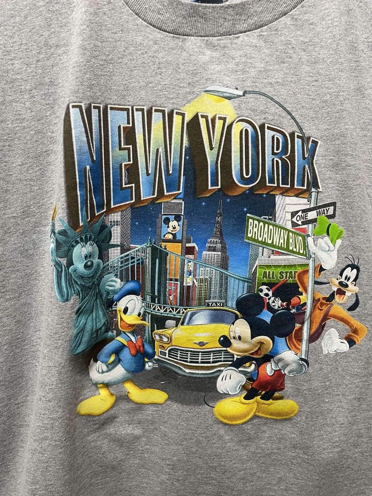 Disney Disney Mickey and friends nyc vintage t shirt size large Size US L / EU 52-54 / 3 - 2 Thumbnail