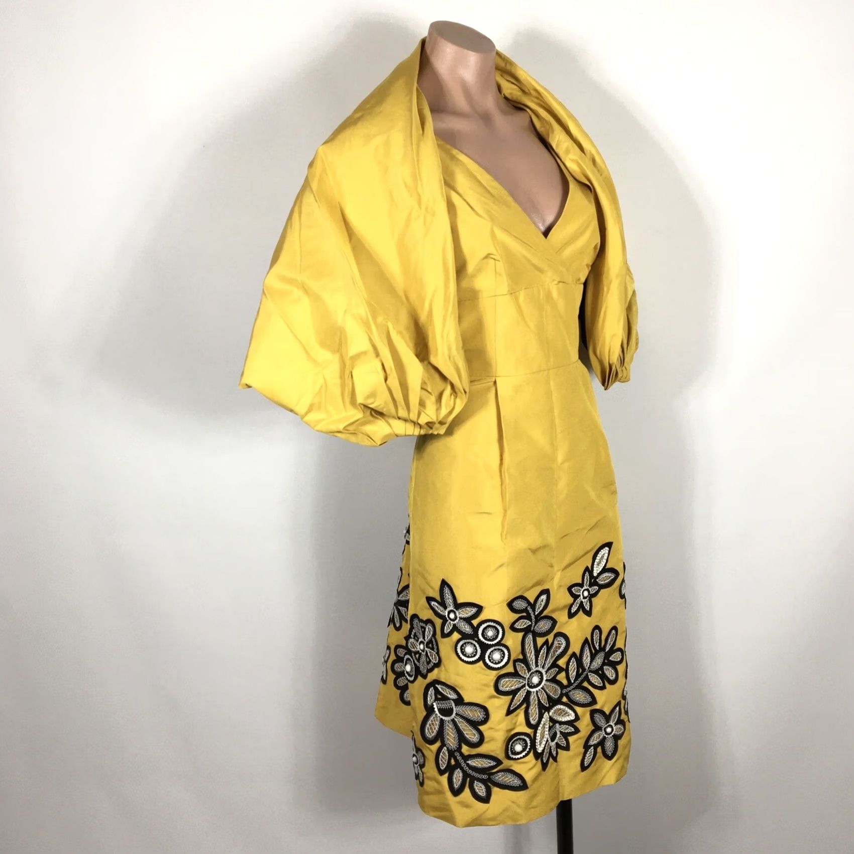 Vintage VINTAGE Carlisle Yellow Floral Appliqué Silk Dress Sleeveless V-Neck Knee Length Fit & Flare Womens 6 Size M / US 6-8 / IT 42-44 - 7 Thumbnail