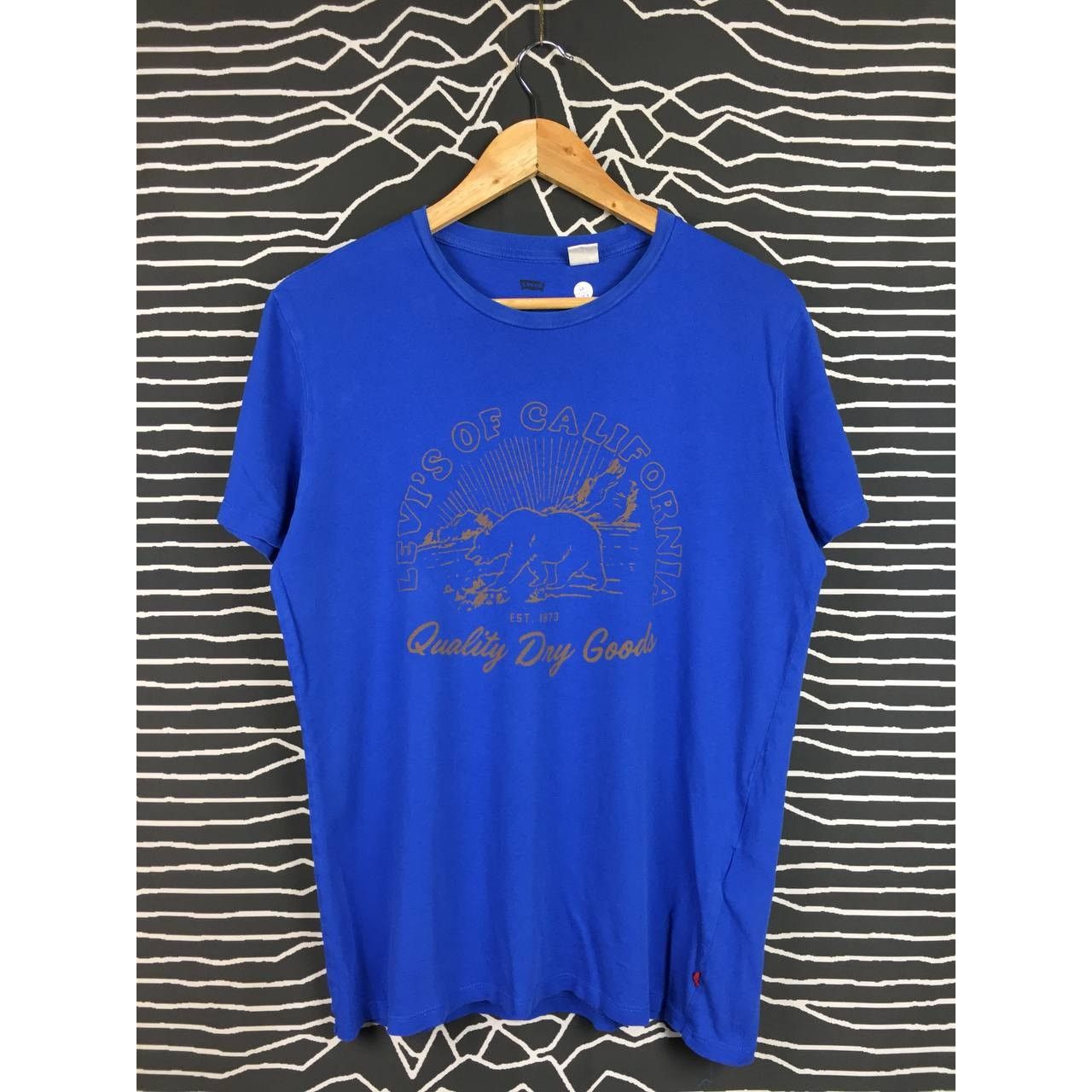Levi's × Vintage Levi's Of California Quality Dry Goods Bear Graphic Tee Size US M / EU 48-50 / 2 - 1 Thumbnail