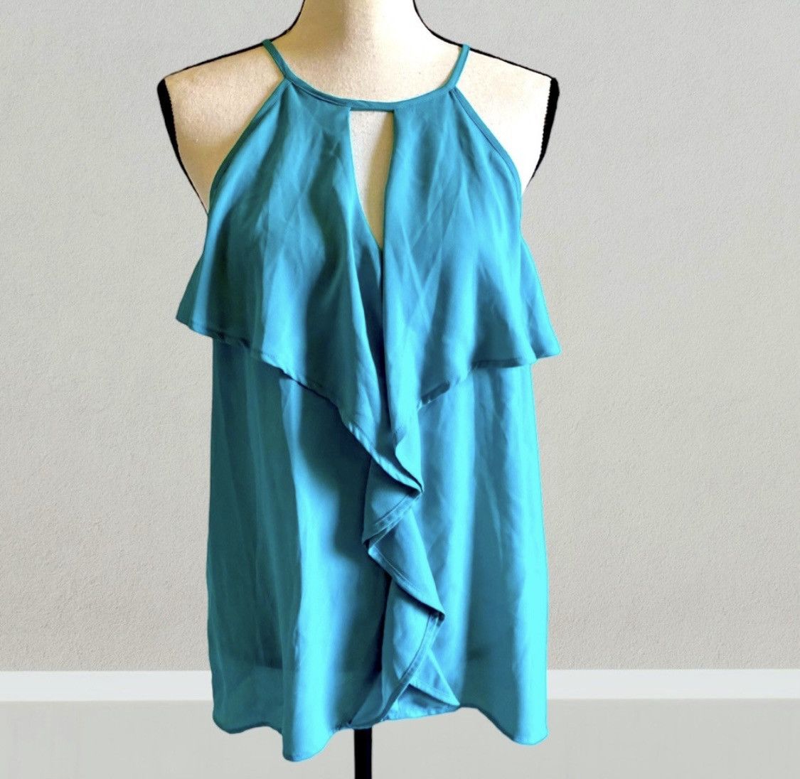 Mossimo TURQUOISE SLEEVELESS RUFFLE CUTOUT TANK TOP BLOUSE Size M / US 6-8 / IT 42-44 - 1 Thumbnail