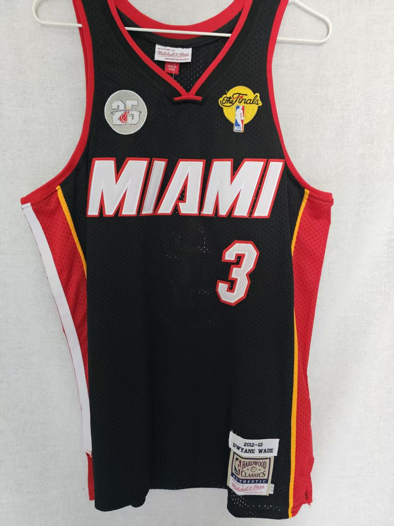 NBA Miami Heat #3 Dwyane Wade Jersey Black XL Size US XL / EU 56 / 4 - 1 Thumbnail