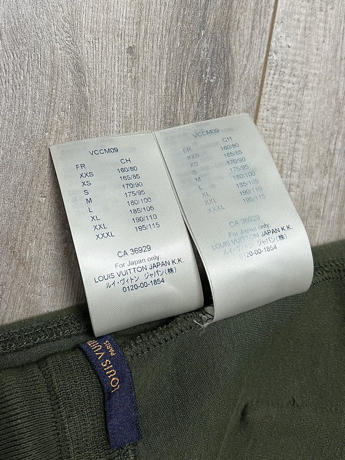 Louis Vuitton LOUIS VUITTON Sweatsuit LV Logo Cotton Zip Hoodie/Pants Set Size US M / EU 48-50 / 2 - 15 Thumbnail