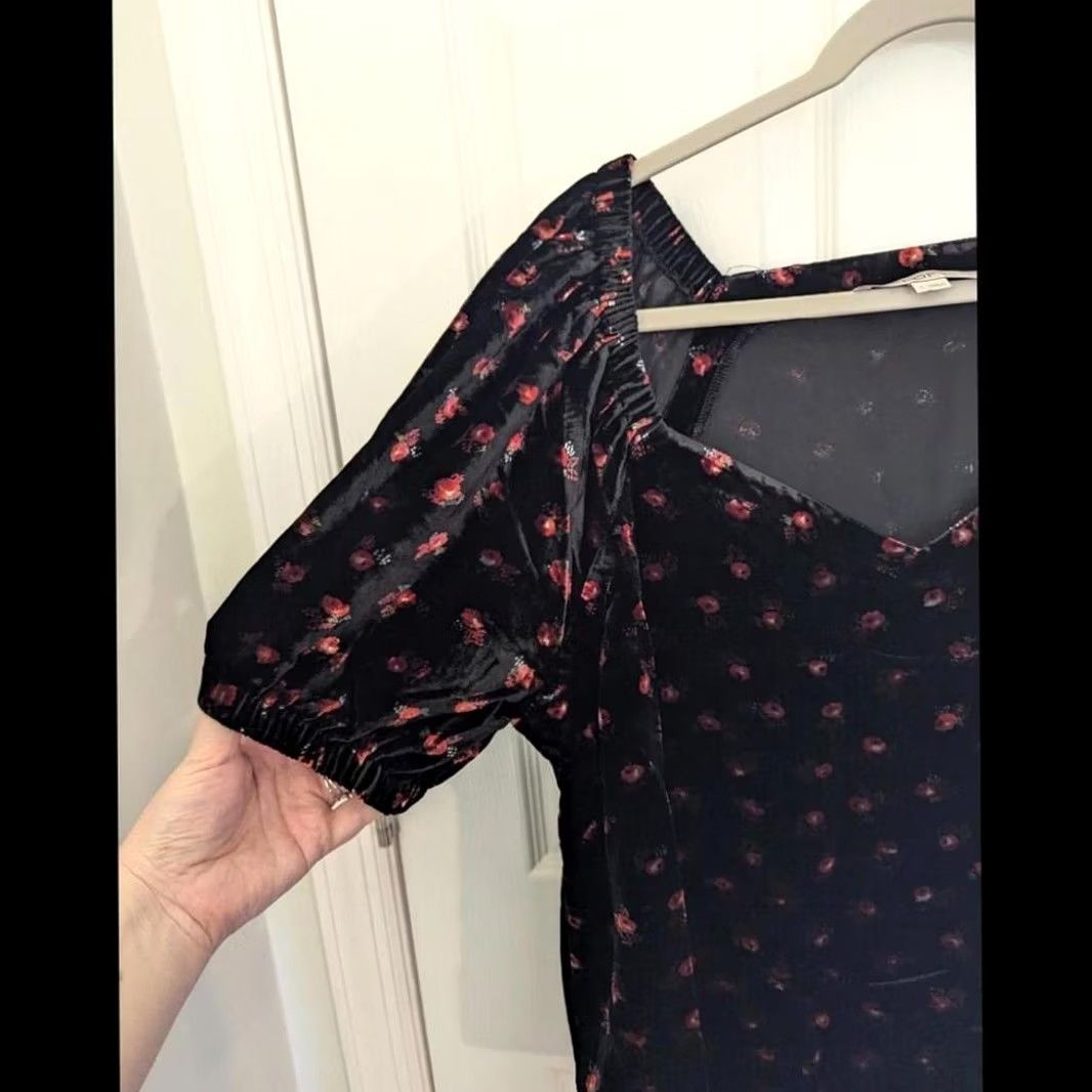 Loft LOFT Velvet Floral Puff Sleeve Sweetheart Neck Blouse Top Black Red Womens L Blouse Size L / US 10 / IT 46 - 4 Thumbnail