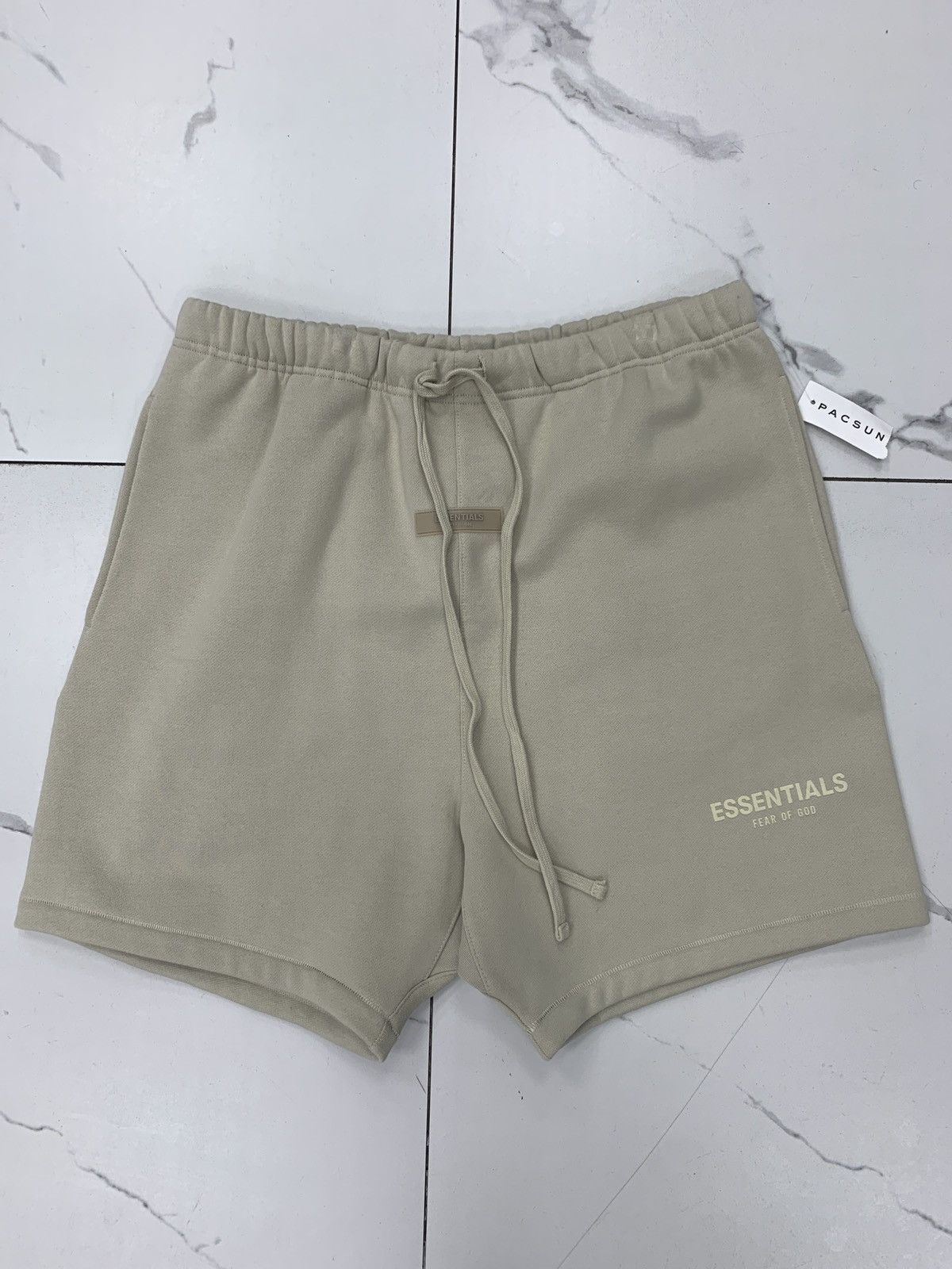 Essentials Fear of God Essentials Shorts “Wheat” Size US 34 / EU 50 - 1 Thumbnail