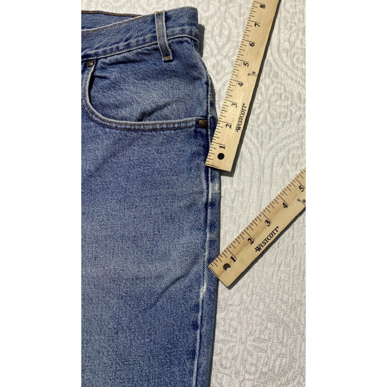Levi's VINTAGE Levi's 545 Jeans Mens 46x30 Medium Wash Loose Fit Straight Leg Denim 5-Pocket Design Blue Cotton Relaxed 100% Zip fly Jeans Mens Size US 30 / EU 46 - 7 Thumbnail