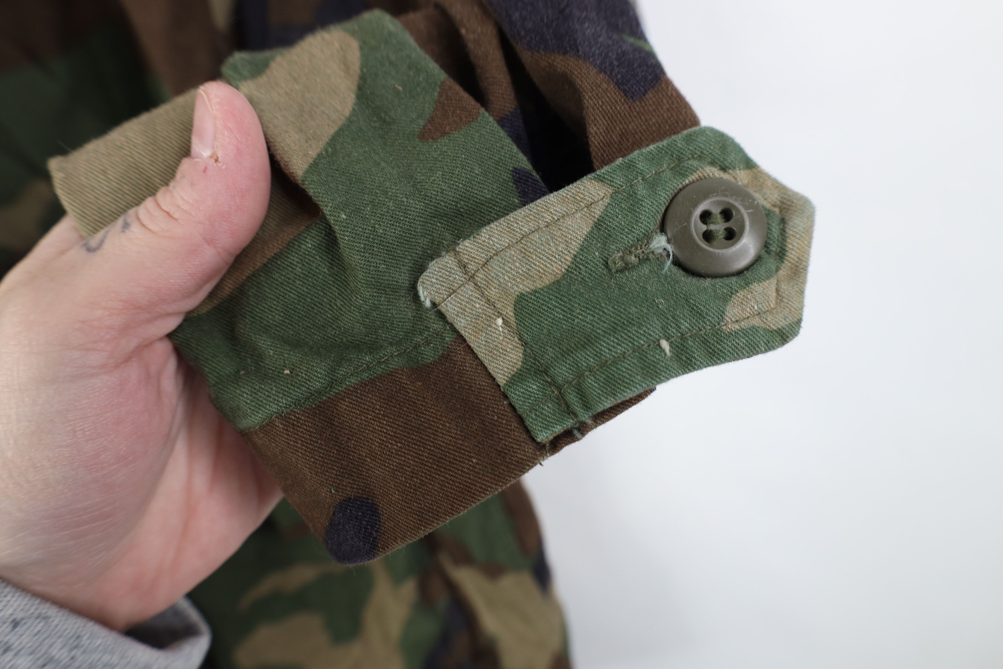 Vintage Vintage 80s USGI Woodland Camouflage Combat Coat Jacket USA Size US M / EU 48-50 / 2 - 7 Thumbnail